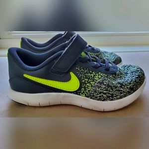 Nike Boys Size 2Y Sneakers